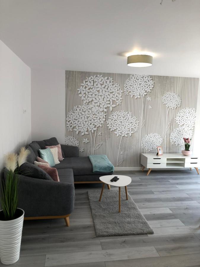 Szeged Gyoengye Delux Apartment Exterior photo