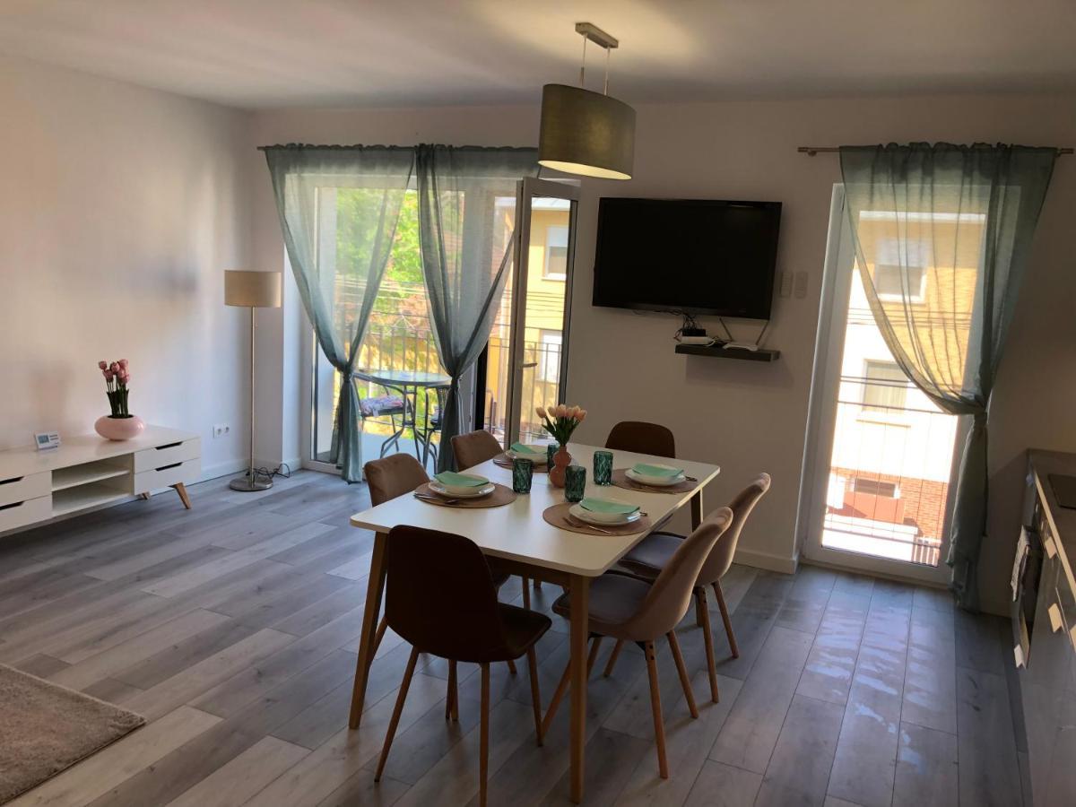 Szeged Gyoengye Delux Apartment Exterior photo
